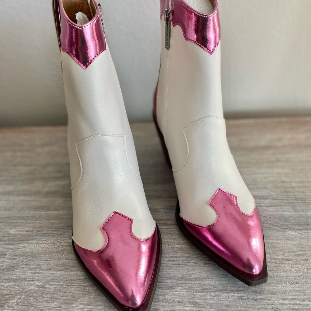 Corky’s Hot Metallic Pink & White Side Zip Ankle Pointed Toe Boots Shoes 8